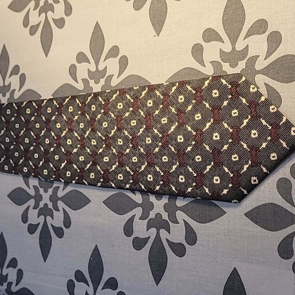 Elizabeth Nell Silk Grey, Cream, and Burgandy Tie